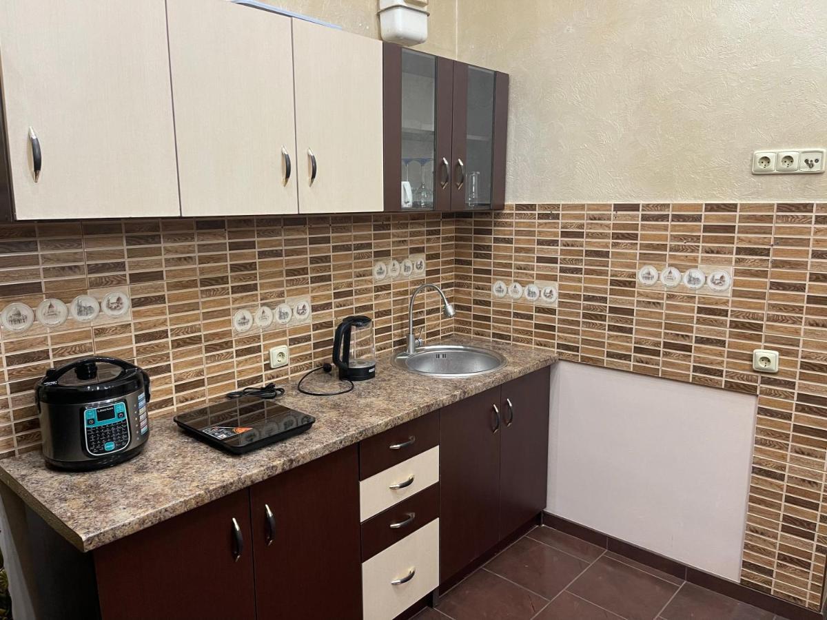 Lux Apartment In Zentrum チェルニウツィー エクステリア 写真
